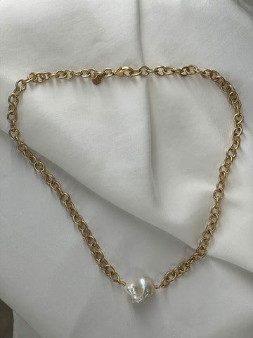 Matte Pearl Necklace